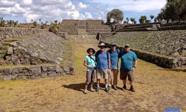 Friends visiting an ancient ballcourt at Cantona, exploring the legacy of Mexico’s pre-Hispanic civilizations.