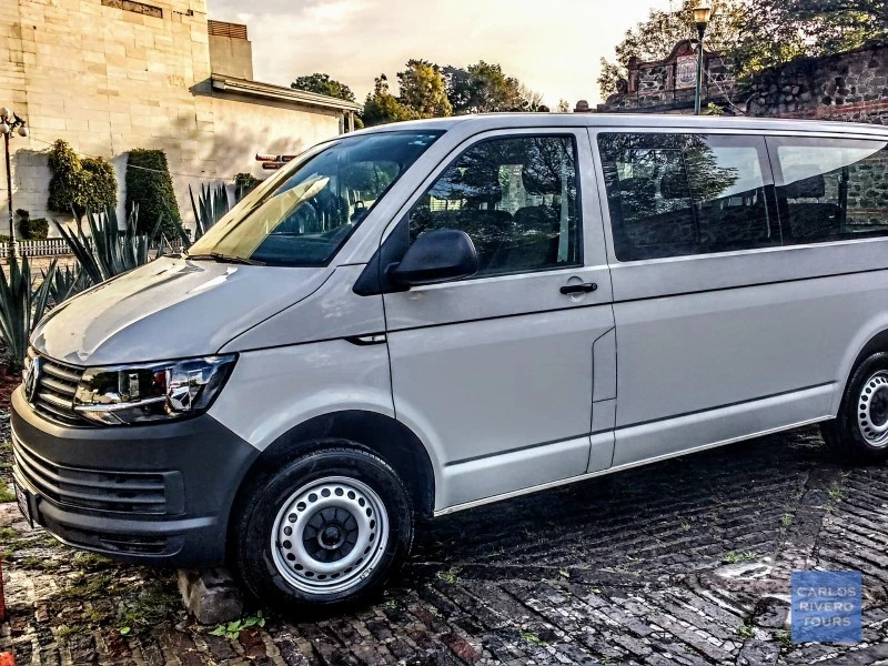 9-seater van for private Puebla to Mexico City AICM airport transfer – spacious and comfortable ride