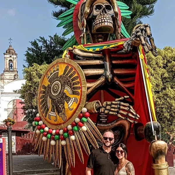 “Day of the Dead sculpture in Atlixco depicting a pre-Hispanic warrior – blending ancestral symbolism during Day of the Dead.