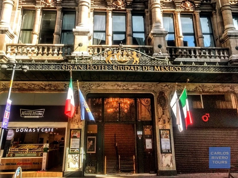 Luxury hotel entrance in Mexico City Historic Center – elegant facade with concierge access for premium travelers.