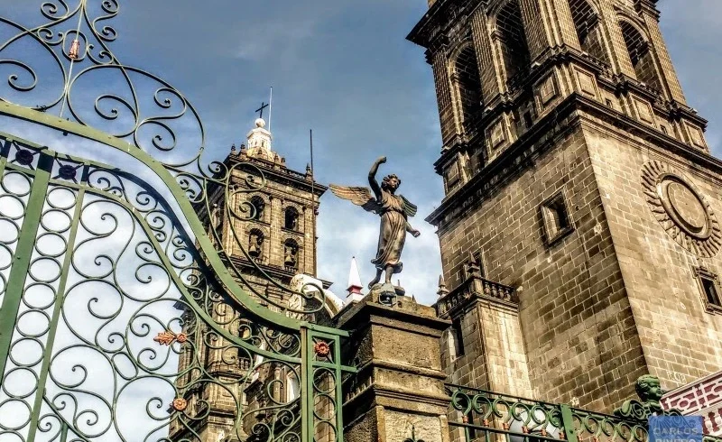 View of Puebla’s Cathedral during the city tour, highlighting its baroque towers, monumental façade, and role as a centerpiece of colonial heritage and urban history.