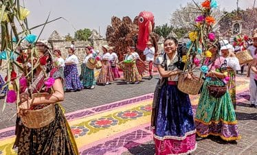 Procesión del Festival de la Santa Cruz en Huaquechula, Puebla, México