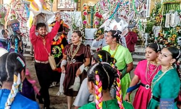 Huaquechula celebrado el Dia de la Santa Cruz.