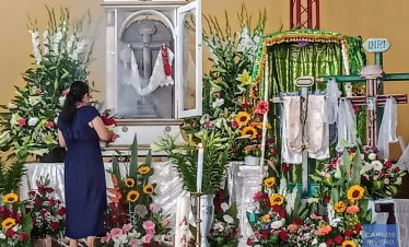 Durante la fiesta de la Santa Cruz de Huaquechula se colocan todas las cruces de las mayordomías para participar en la fiesta.
